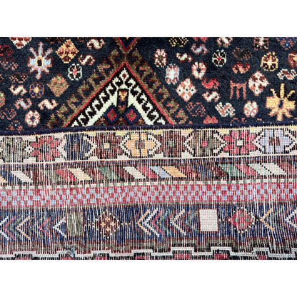 Sirjan rug pattern finish: border with striped ornaments in red, blue, beige