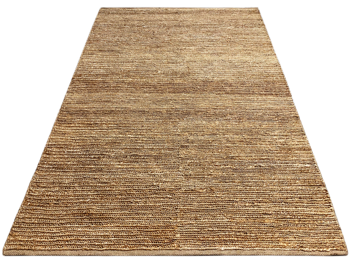 Rechteckiger Jute-Teppich in Naturbraun, gleichmäßige Webstruktur, schmale Saumkante.