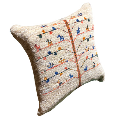 Beige cushion 40x40 cm with visible side edge and embroidered figure trim