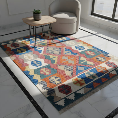 Qashqai rug with a colorful diamond and cross pattern, fringes along the edge
