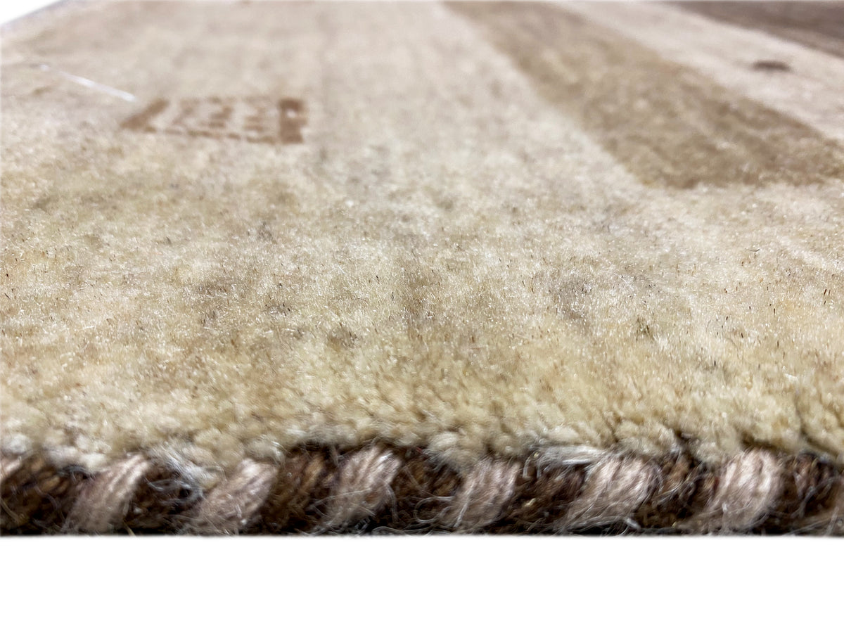 Beige carpet pile, short fibers with a dark bound edge