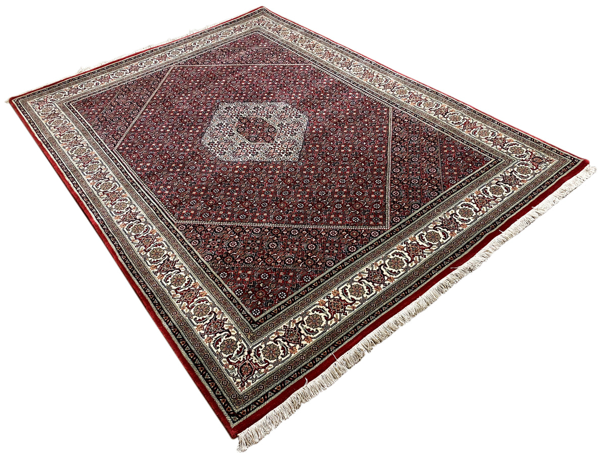 Bidjar rug (241x175 cm) with reddish-brown medallion and ornamental border pattern