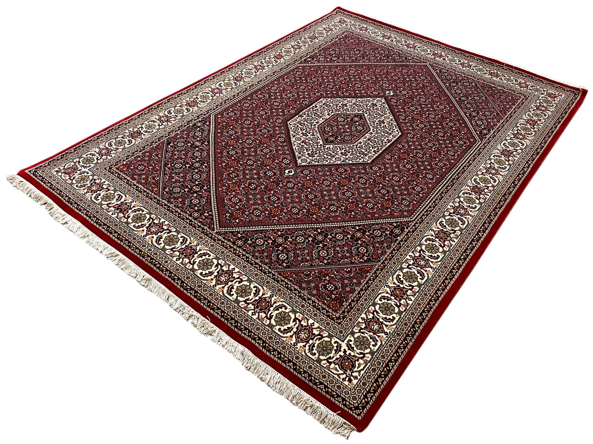 Red Bidjar rug with a central medallion, decorative border and fringes, approx. 244x173 cm