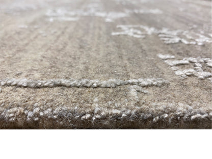 Carpet 300x205 cm close-up pile: interwoven fibers, beige with light shading