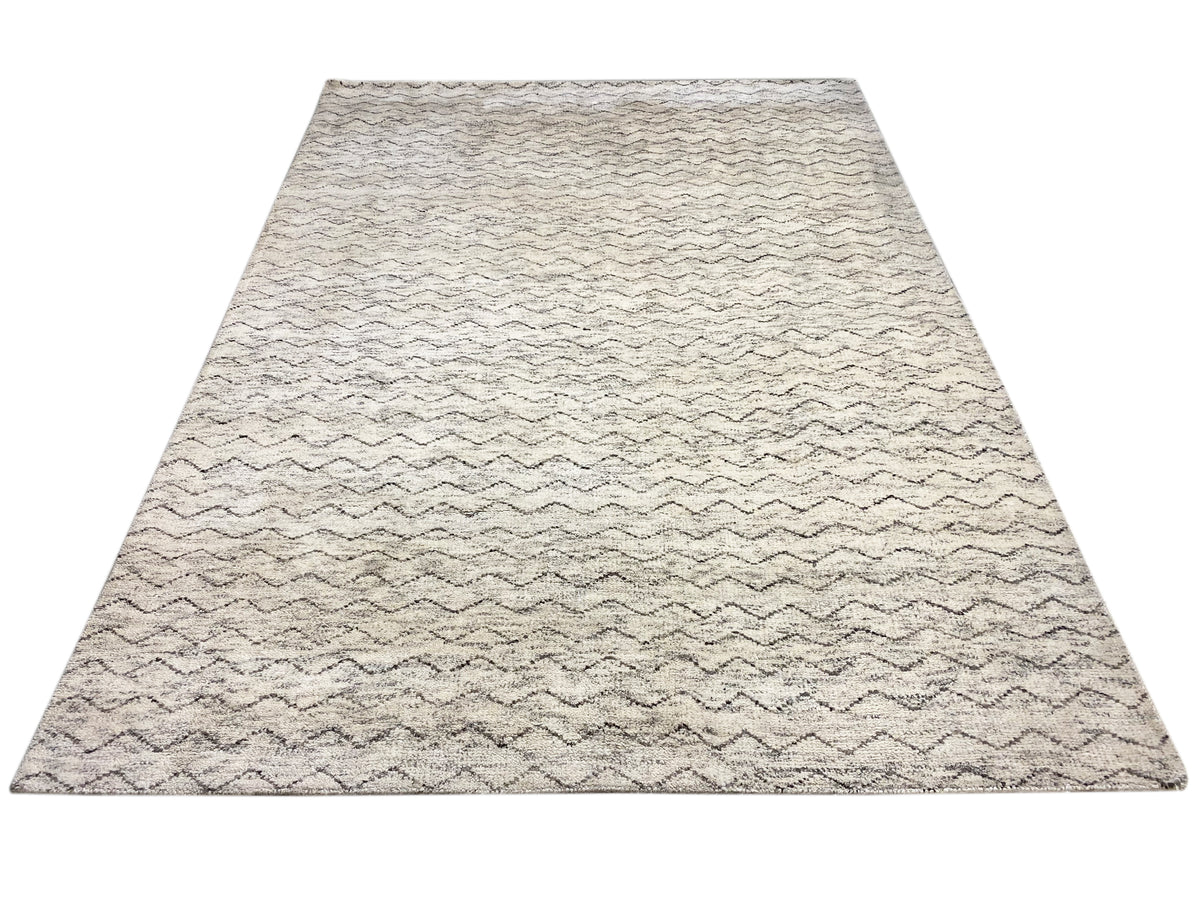Berber rug with a zigzag pattern, light beige base, gray accents, rectangular