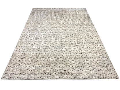 Berber rug with a zigzag pattern, light beige base, gray accents, rectangular
