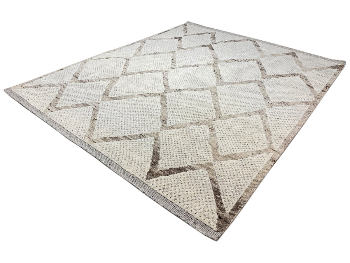 Berber rug with a diagonal cube pattern in light beige and gray edge binding