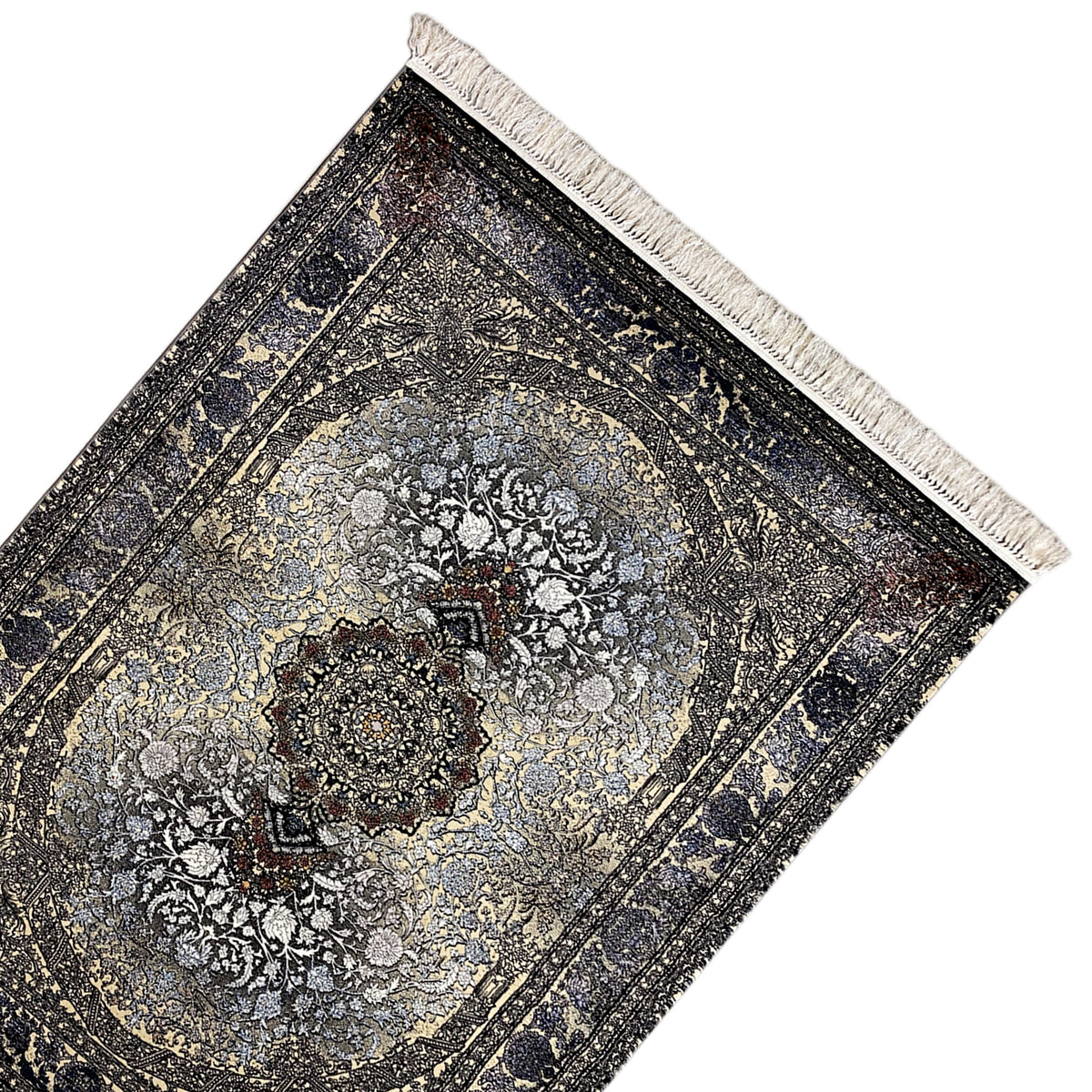 Persian rug 160x230: close-up of the border with a medallion design and fringed edge.
