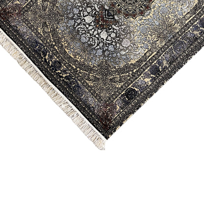 Persian rug 160x230: Detail of the border and fringe along the edge, ornamental pattern.
