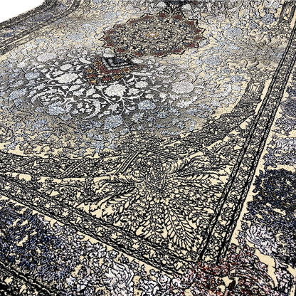 Persian rug 160x230: Detailed view of the oriental ornamental pattern with border and fringe.