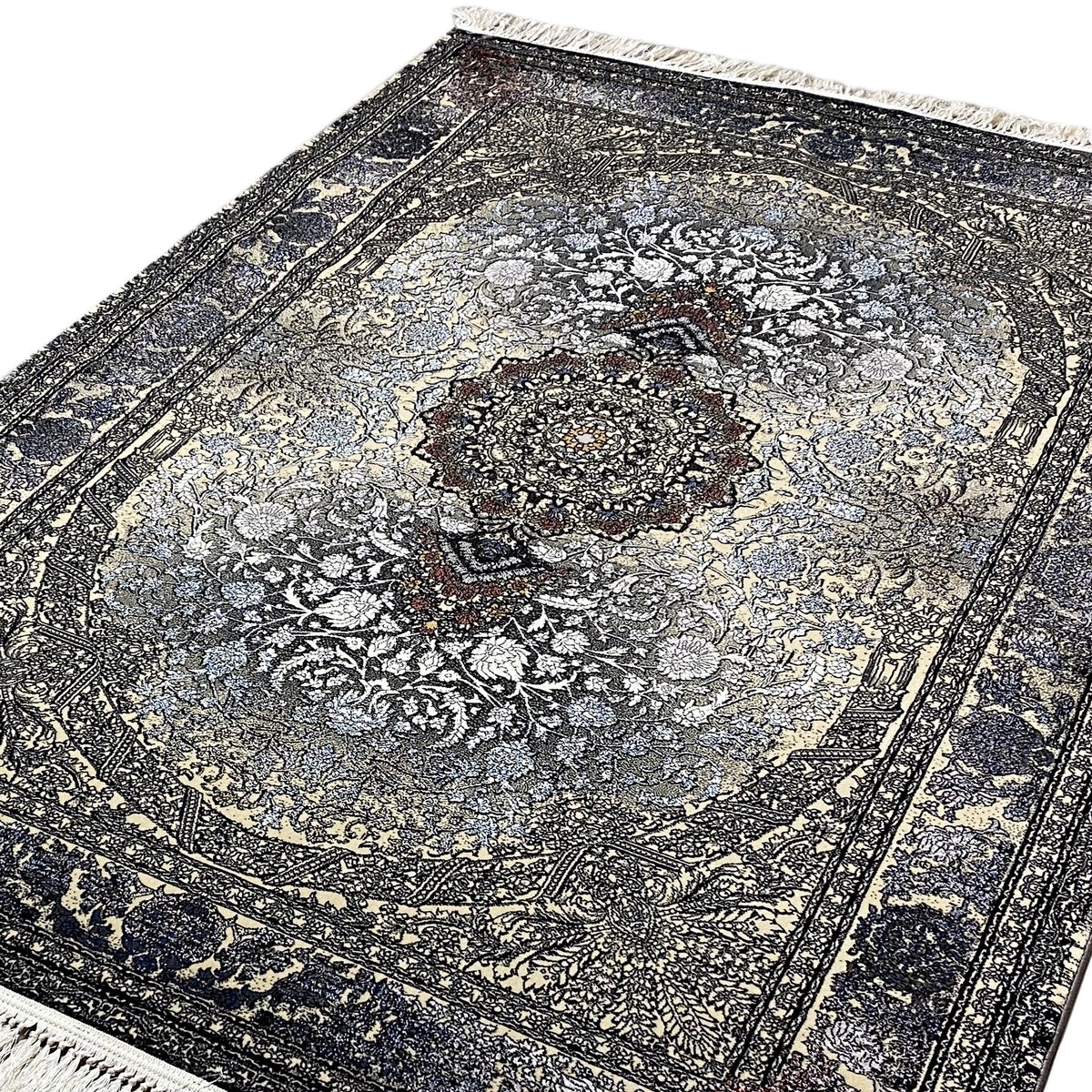 Persian rug 160x230 with a central medallion and dark border, fringes on the sides.