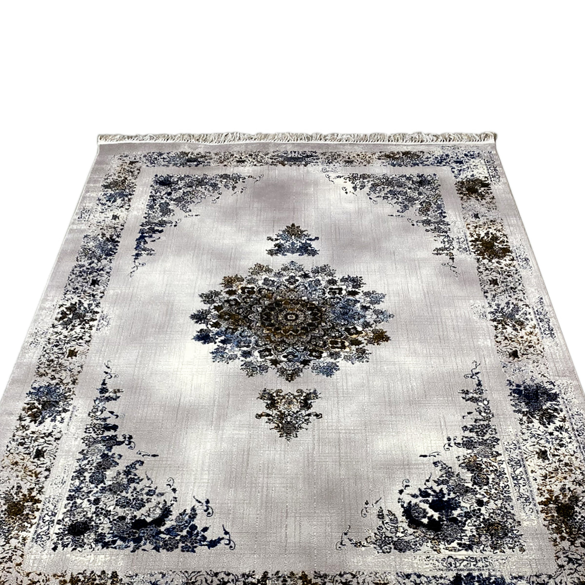 Medallion rug 160x230, close-up of the border and medallion, blue-brown ornament, fringe