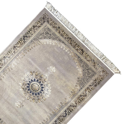 Woven rug 160x230 cm diagonal: light gray field with Baroque border and fringes