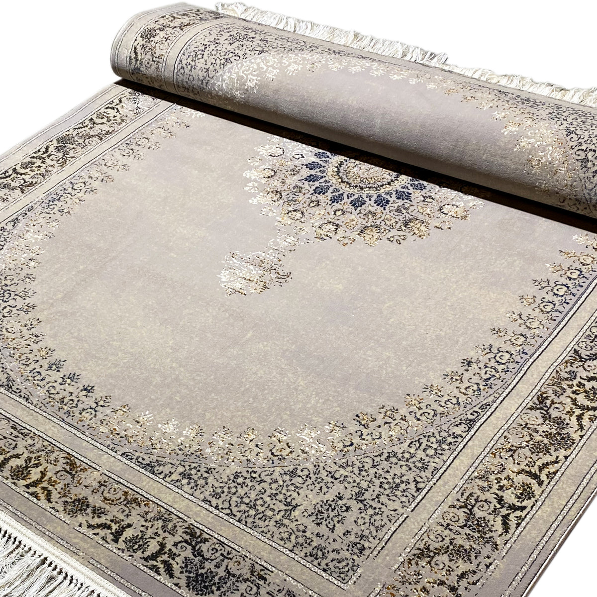 Wiesner rug 160x230 cm close-up: bordered area with a blue medallion, fringes visible