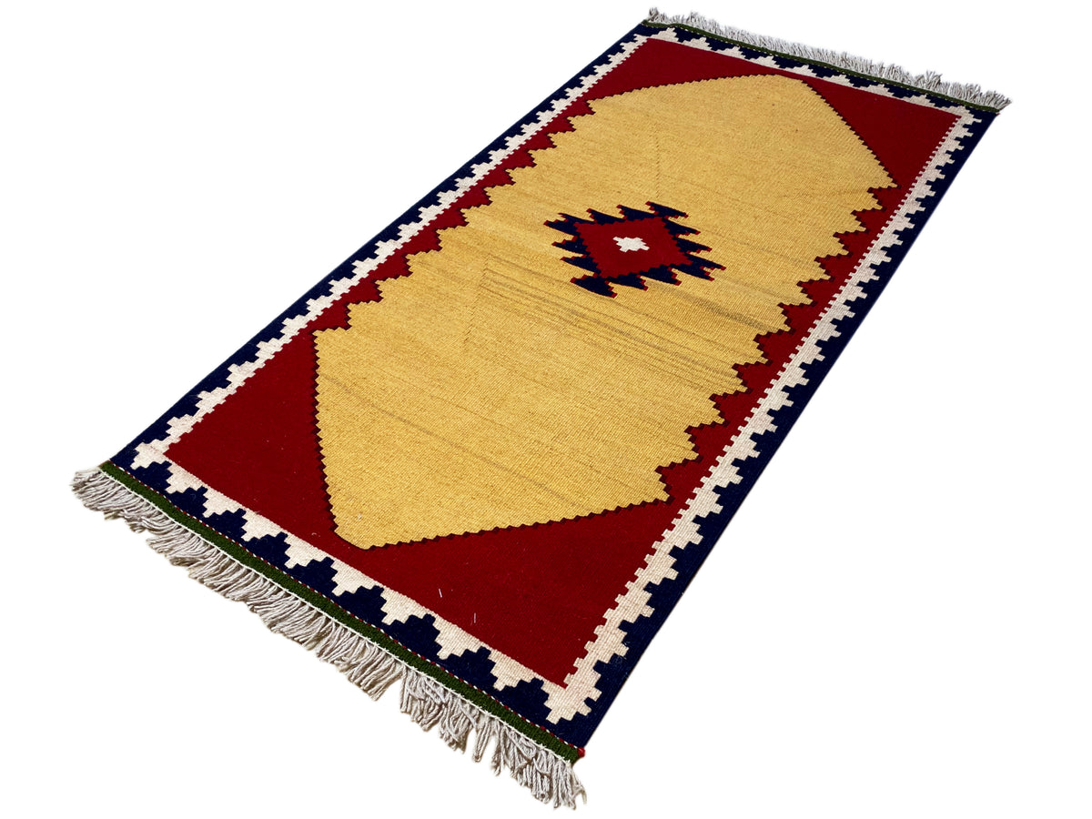 Flat kelim rug: yellow medallion pattern, red background, fringe