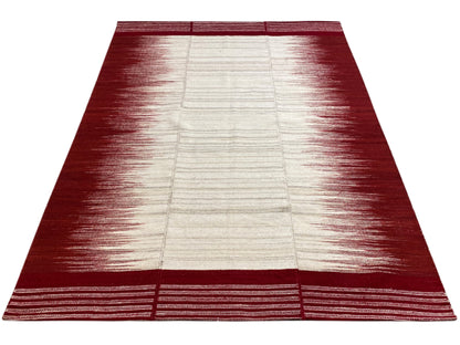 Kelim-Teppich 170x240 cm mit hellem Mittelband und weinrotem Rahmenstreifen