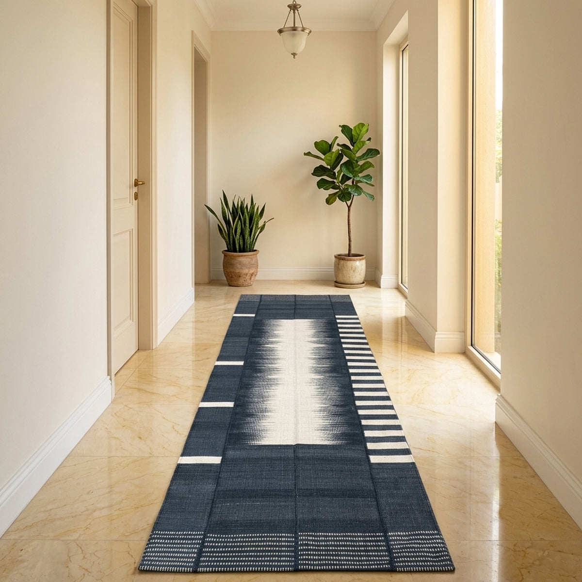 Kelim-Teppichläufer als Flur-Teppich: dunkelblaues Streifen- und Patchworkdesign