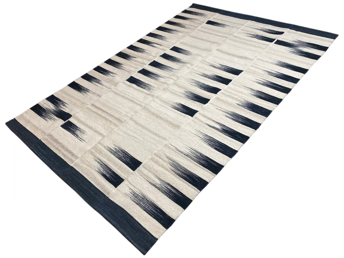 Kilim rug 170x240 cm lying diagonally, cream base with dark blue patterned stripes
