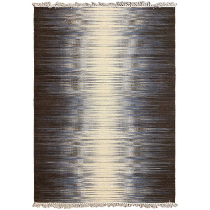 Kelim Teppich 100x150 cm, dunkelbraun mit beigen Streifen und Fransen an den Rändern.