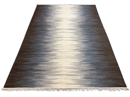 Kelim-Teppich (170x240 cm) dunkelgrau mit hellen horizontalen Streifen, Fransen