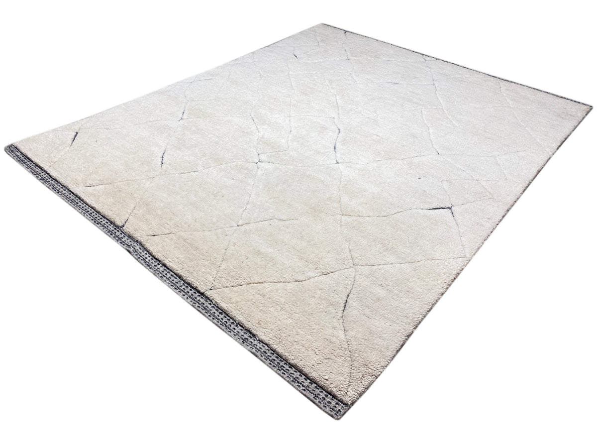Carpet at an angle: cream-colored pile with a blue edge and linear embossing