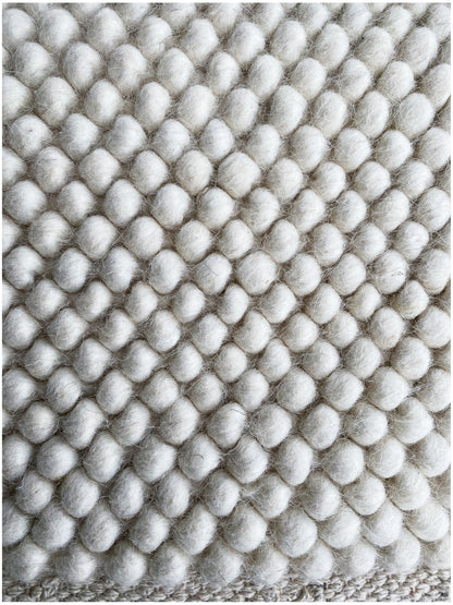 Carpet, close-up: felt nubs in a shingle pattern, light gray/white