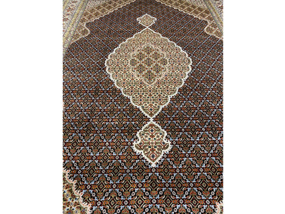 Close-up of the brown Indo-Tabriz rug: central medallion, fine diamonds and ornaments.