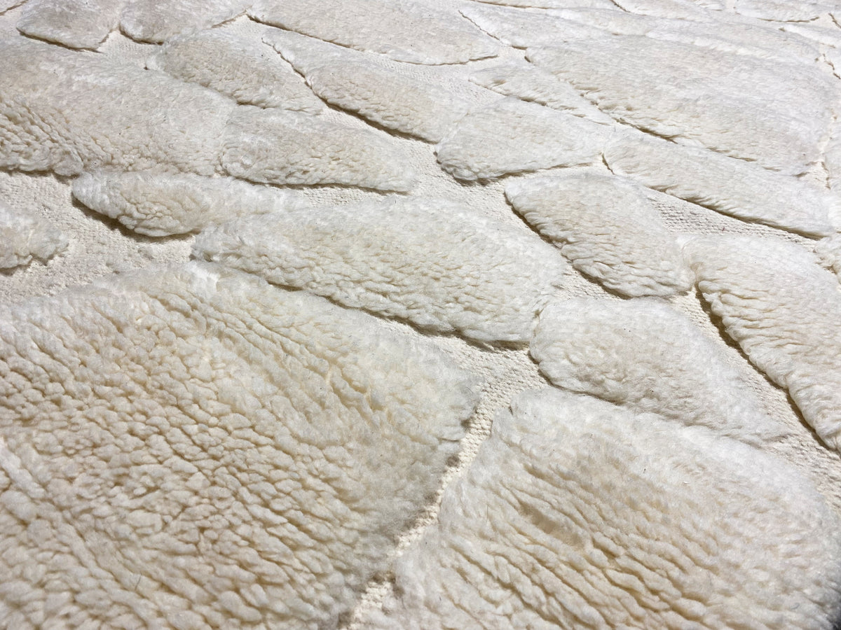 Berber rug 239x170 cm, detail view: light relief texture with lines and indentations