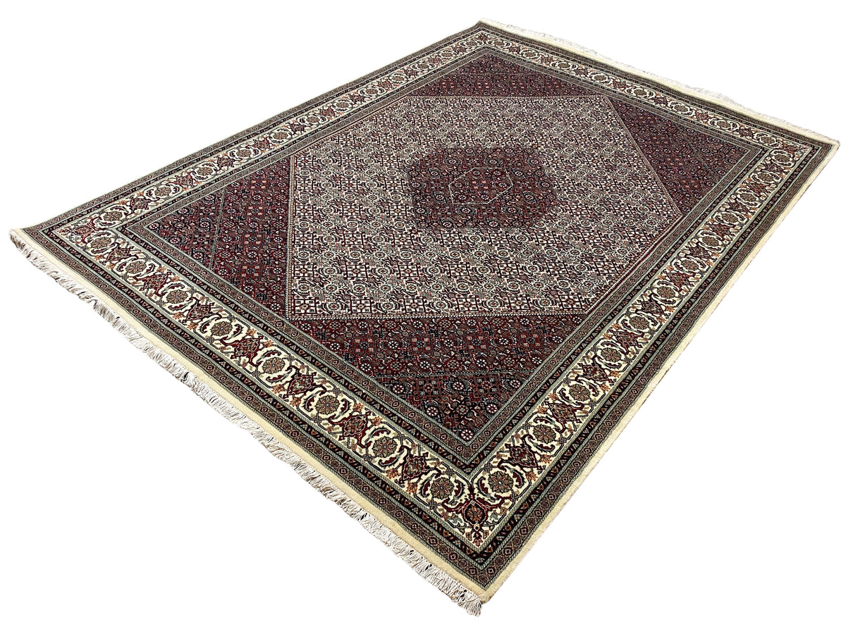 Bidjar rug: Overall view in diamond orientation, central medallion in red and beige