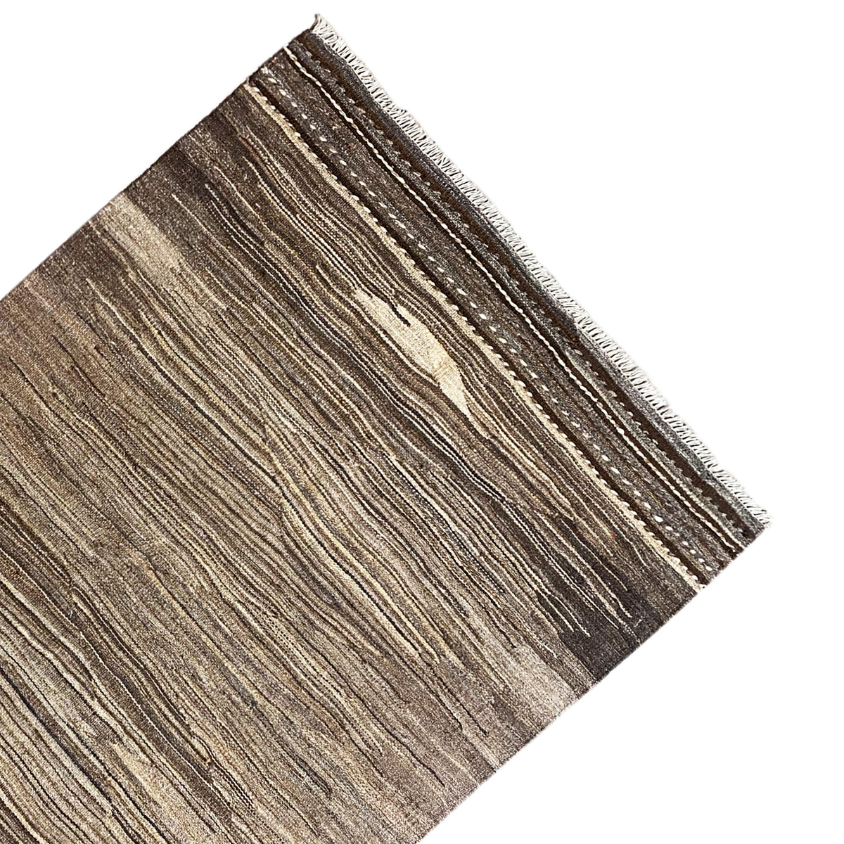 Detailed view: brown striped pattern with a border all around and fringes