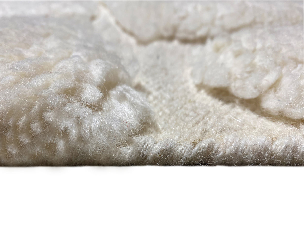Berber rug 239x170 cm, detail of the pile height and the light-colored, textured surface