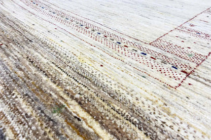 Gabbeh-Lori rug, close-up: cream-colored surface with red and blue dotted lines