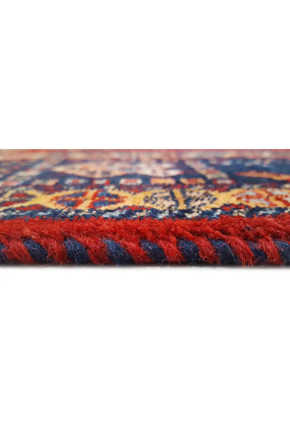 Carpet edge and pile height, red carpet with a blue border pattern