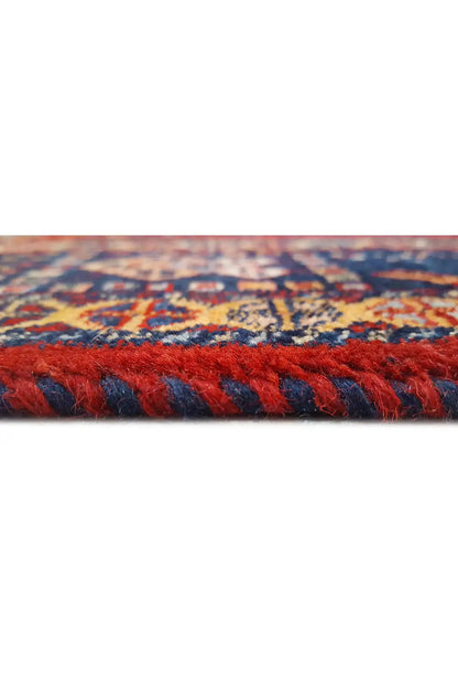Carpet edge and pile height, red carpet with a blue border pattern