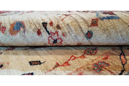 Qashqai Exclusive rug: beige pile with a colorful pattern in red and blue.