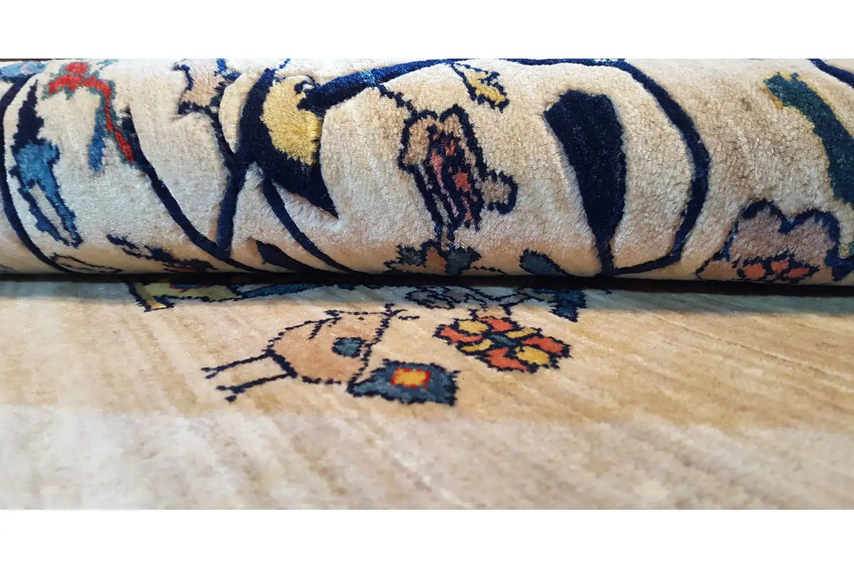 Carpet: rolled edge with a blue-black pattern