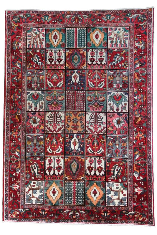Oriental rug, frontal view, with a red field and lattice ornaments in several colors, 315×220 cm