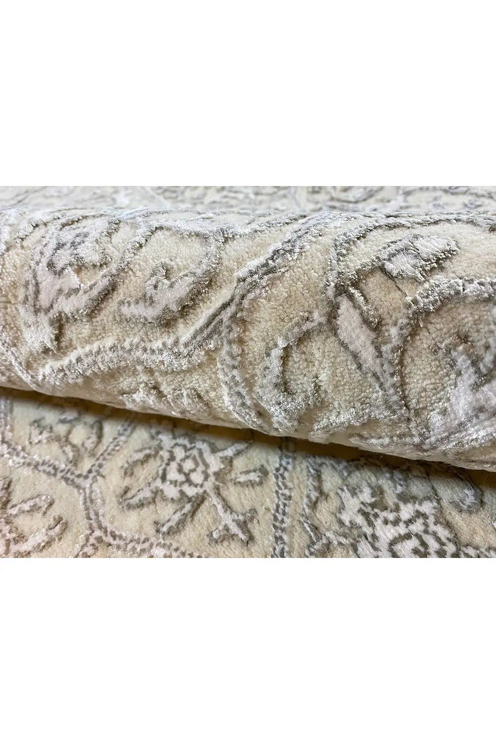 Rug with a light beige-gray pile and an ornamental patterned border