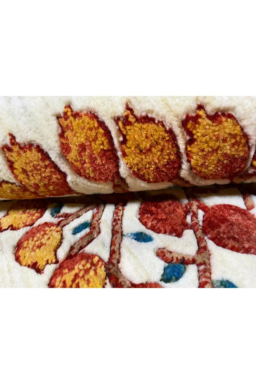 Gabbeh rug 155x89 cm: close-up of the back with colorful yarn patterns