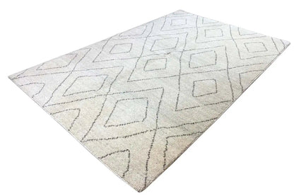 Beige Berber rug with gray diamond-pattern lines, square view