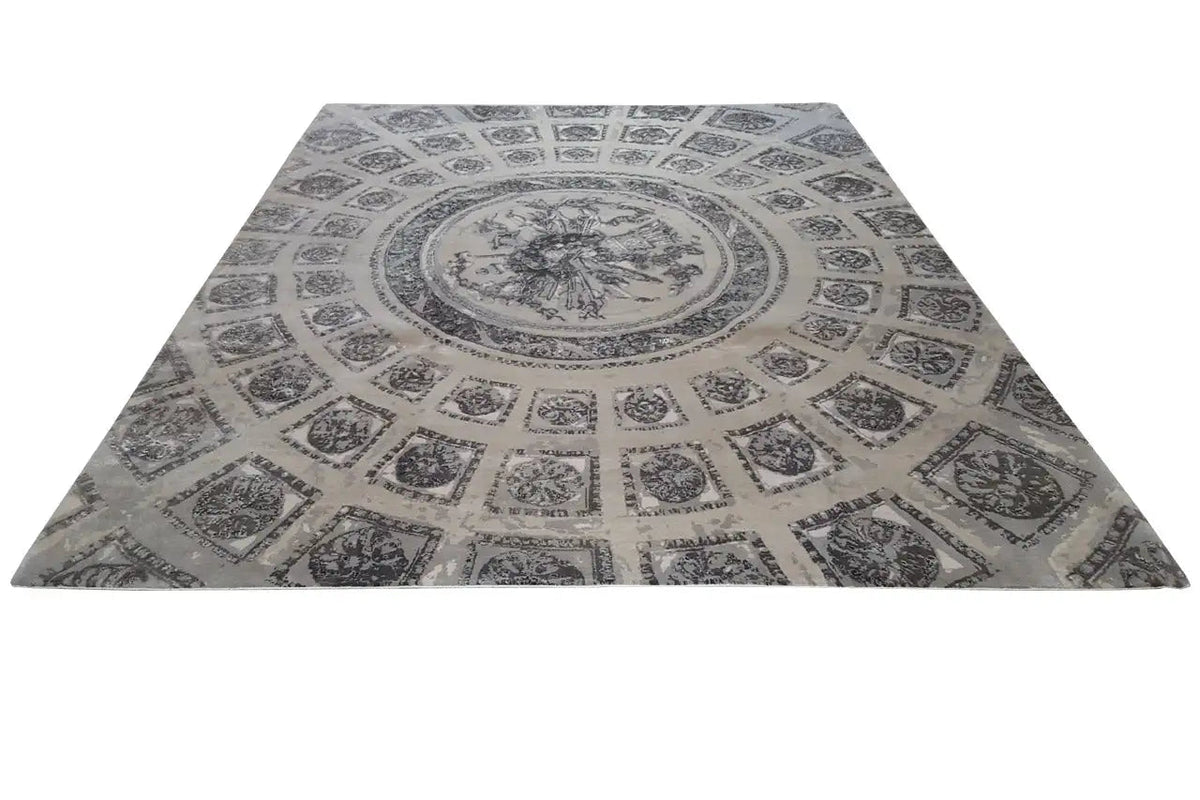 Triangular rug 313x252 cm with a medallion pattern in beige and dark gray