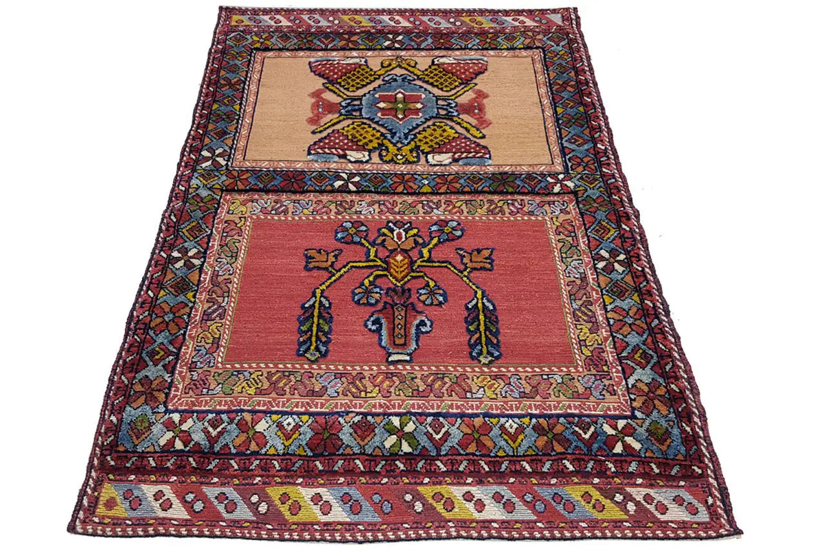 Red Oriental rug with decorative medallions, ornamental borders, and beige accents, approx. 135x83 cm