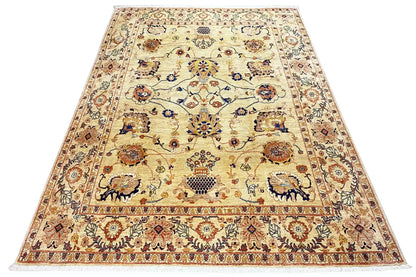 Rectangular Sultan Abad Exclusiv rug with a central medallion and vines, cream-colored