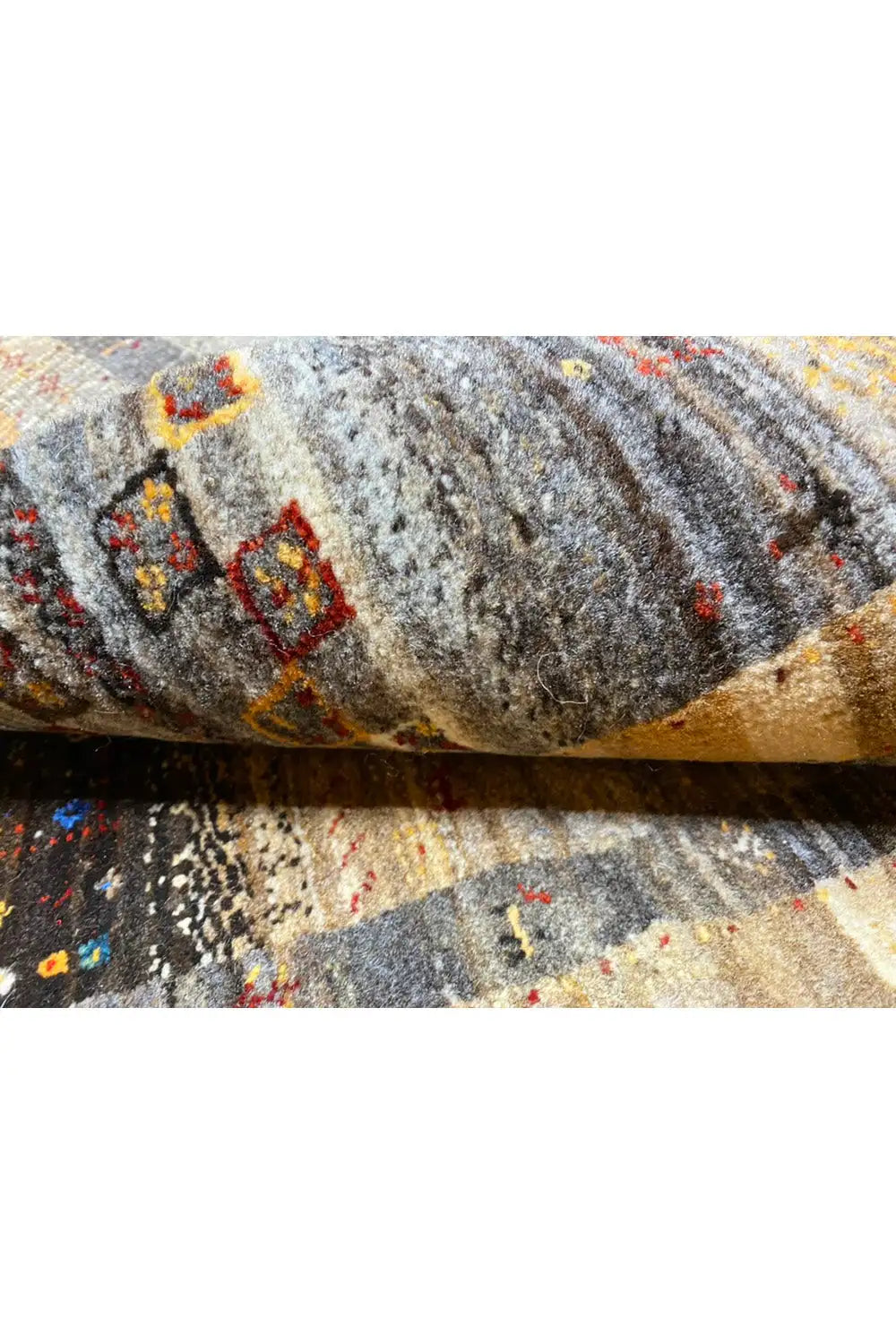 Gabbeh rug 123x79 cm, pile detail with a gray background and small red ornaments