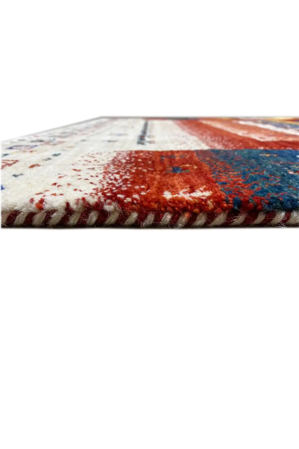 Gabbeh rug (140x97 cm) Detail at the edge: short fringes, multicolored weave texture