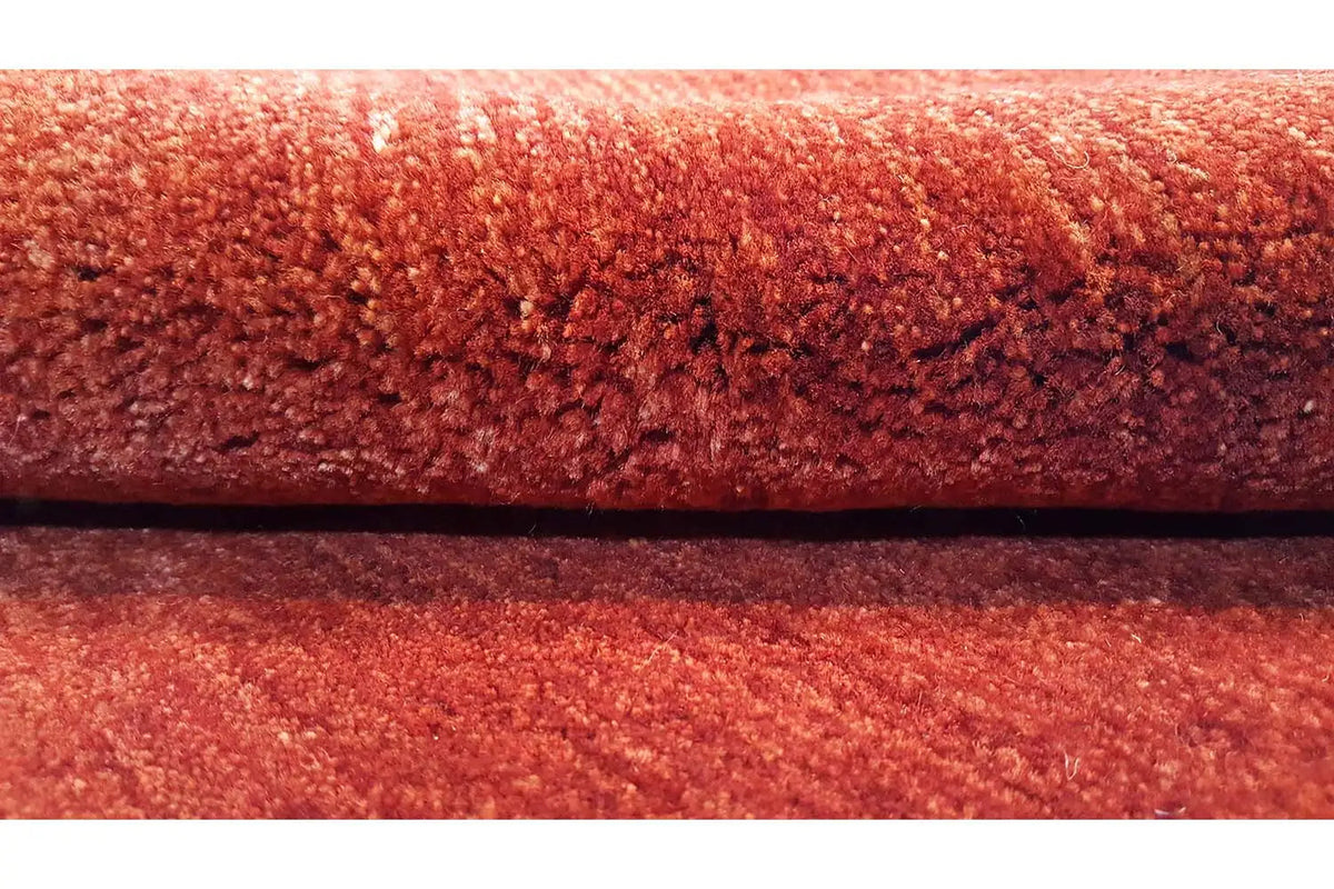Round Gabbeh rug (93x93 cm) Red, close-up of the rug edge
