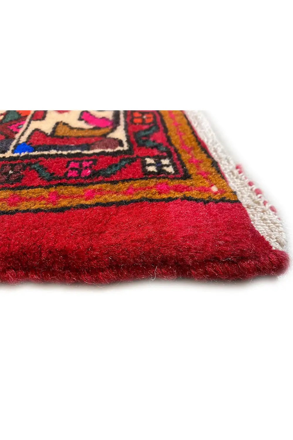 Hamedan Oriental rug corner with fringes, red pile and multicolored patterns