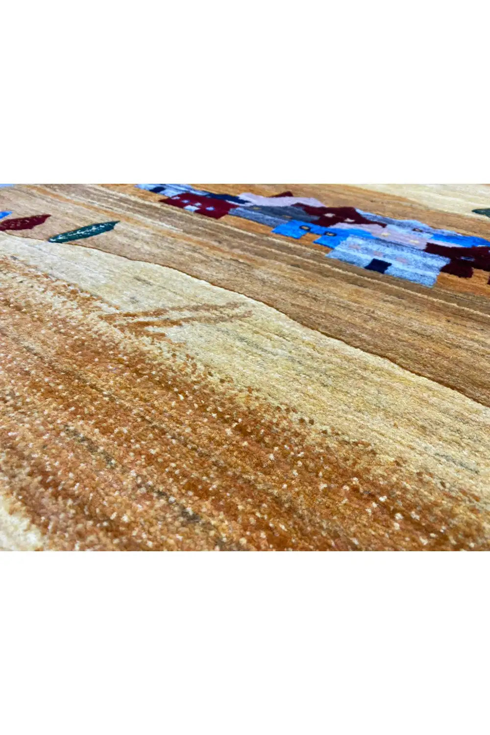 Gabbeh rug 116 x 77 cm, close-up of the pile and a house motif in the rug