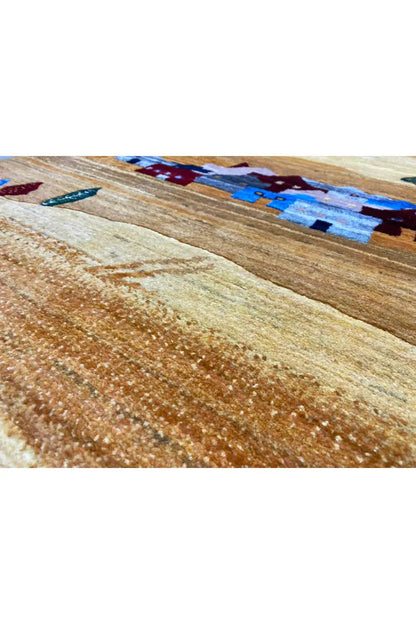 Gabbeh rug 116 x 77 cm, close-up of the pile and a house motif in the rug