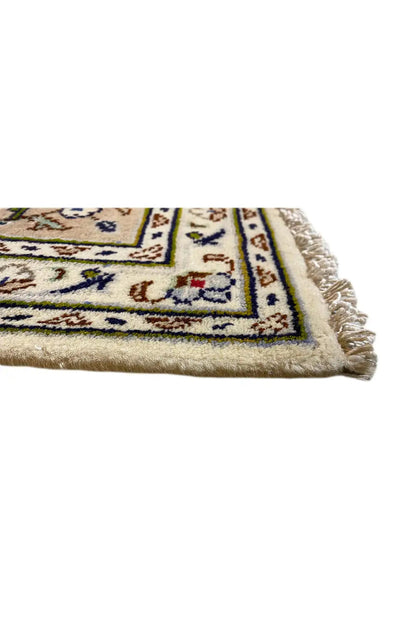 Oriental rug with fringes along the edge and an ornamental pattern, close-up of the edge